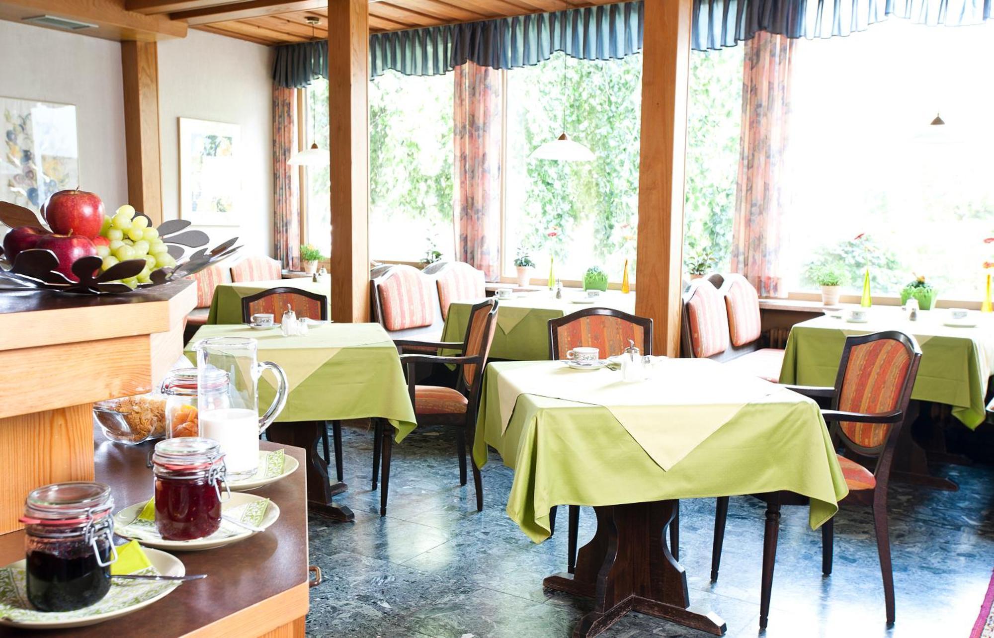 Hotel Kaeferstein Garni Neurenberg Buitenkant foto