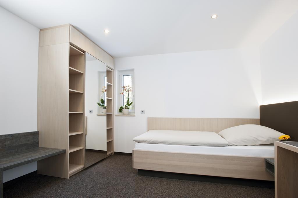 Hotel Kaeferstein Garni Neurenberg Buitenkant foto