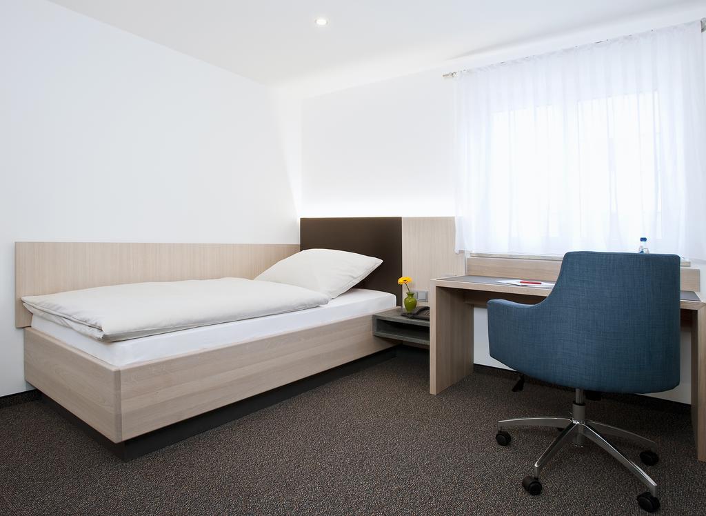 Hotel Kaeferstein Garni Neurenberg Buitenkant foto