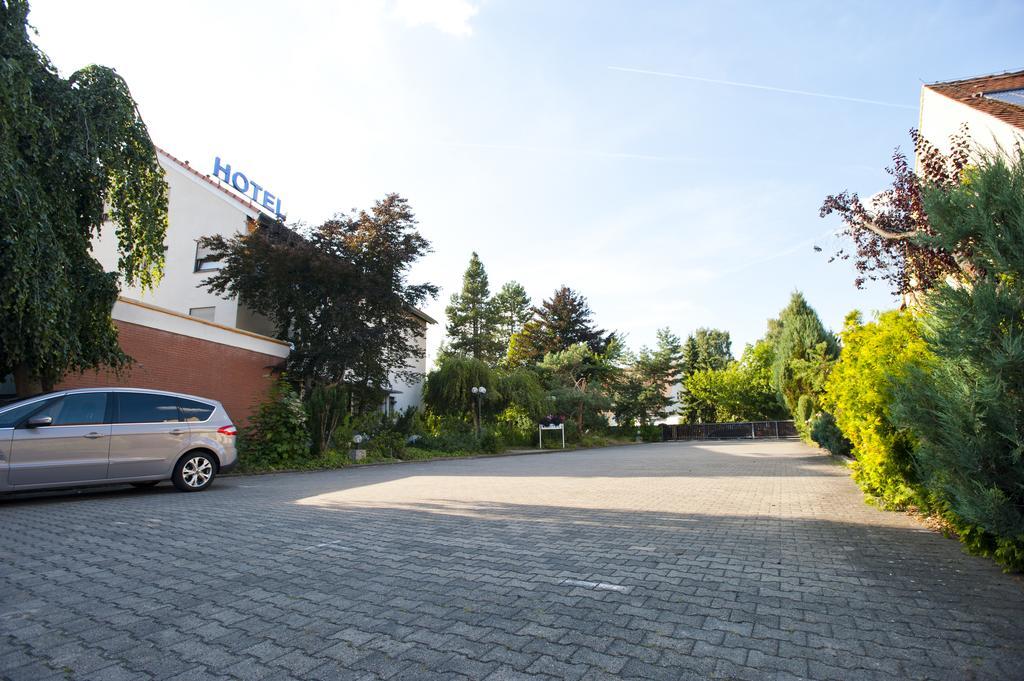 Hotel Kaeferstein Garni Neurenberg Buitenkant foto