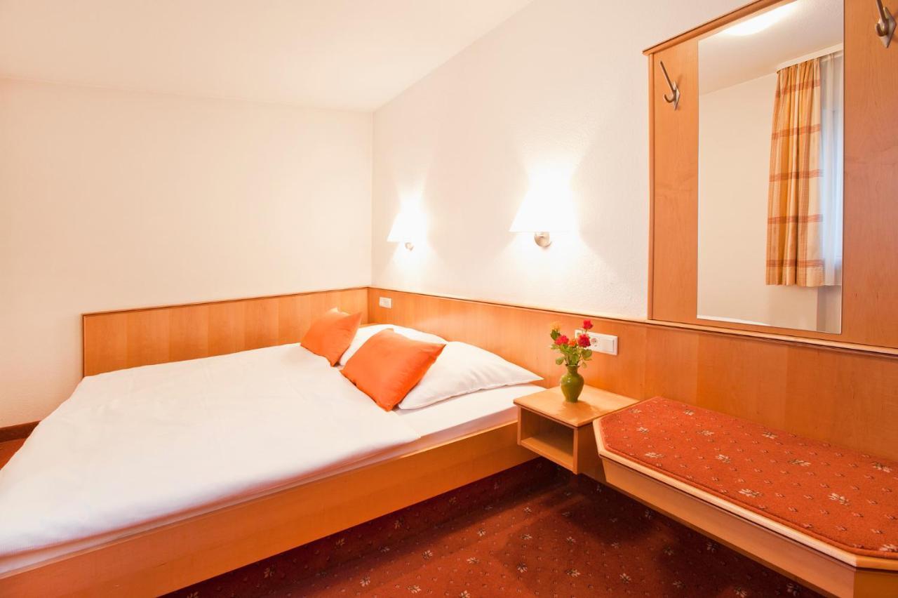 Hotel Kaeferstein Garni Neurenberg Buitenkant foto